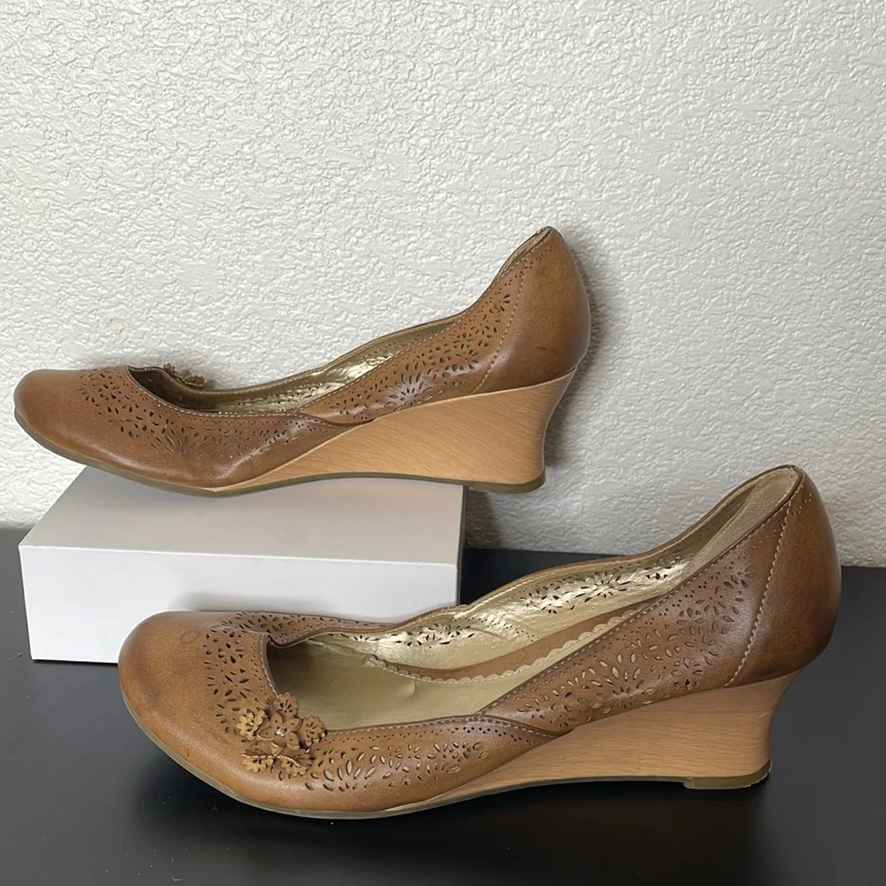 Report Ariana Brown Wedge Size 10